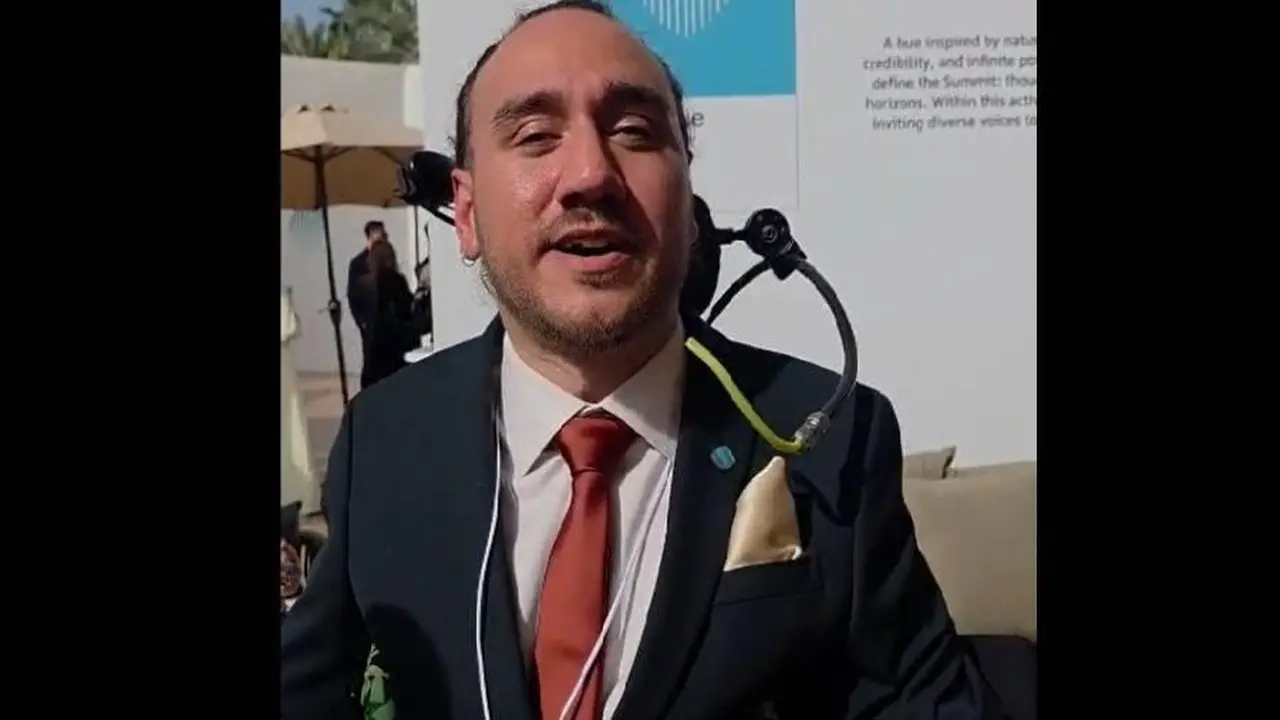 نولانداربو بدبي.. أول مريض بشري لشركة نيورولينك يكشف تفاصيل تجربته مع شريحة الدماغ